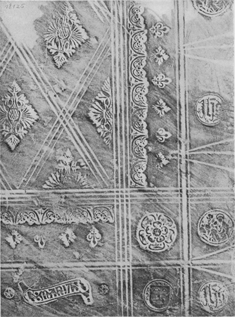 7. Wrijfsel naar een deel van den band van Missale voor Sint-Servatiuskerk te Maastricht (Kon. Bibl. Brussel, hs nr. 18125). Zie bl. 158.