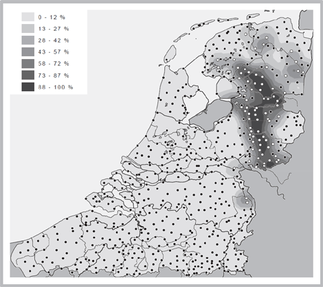 Kaart 1. Gebieden waarin de enkelvouden moes en huus met ongelijke klinkers samengaan (donker) tegenover gebieden waar de klinkers van huis en muis niet van elkaar verschillen. Voor de kaarttechniek van de kaarten 1-7, 10 wordt verwezen naar Wattel & van Reenen (1996).